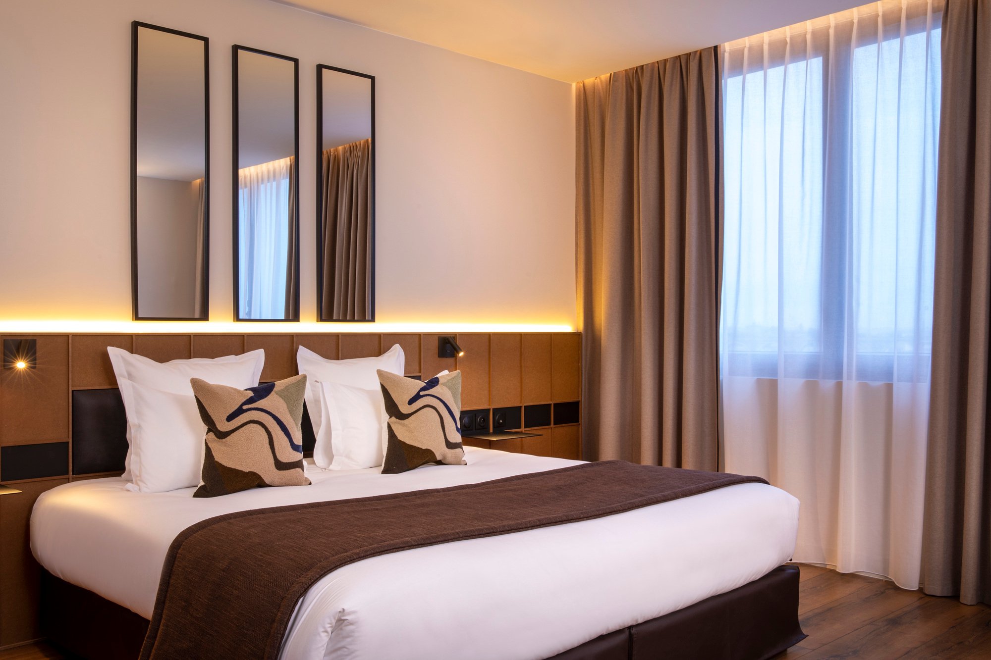 Hotel du Port | Superior Room | Bed