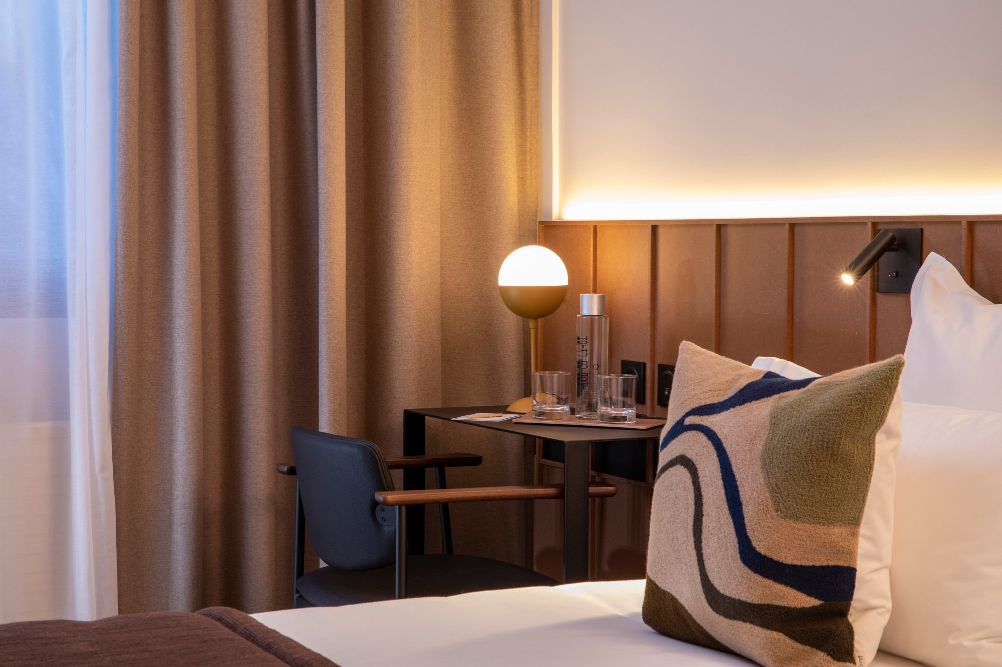 Hotel du Port | standard room | bedside table